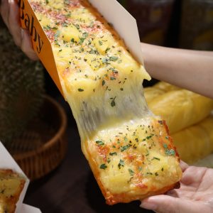 pizza stretch cheese_square